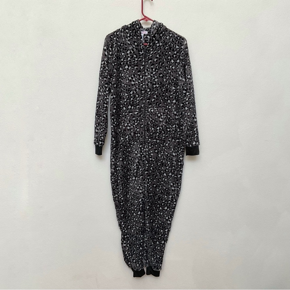 NWT Pillow Talk Black, Grey Leopard Print Front Zip Hooded Onesie Size Large